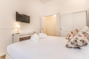 Elegant 3-bedroom apartment near the Metro