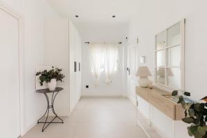Spacious villa with private pool & garden for 4