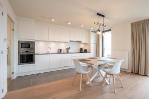 Luxurious apartment with 2 bedrooms and balcony