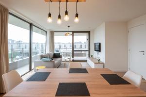 Luxurious apartment with 2 bedrooms and balcony