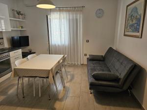 Apartments and rooms Iva