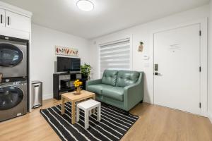 A cozy and stylish 2-bedroom retreat