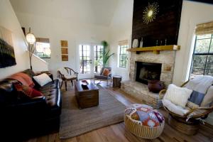 Stylish Hill Country Cabin for Relaxing Texas Vacations