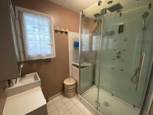 Maisons de vacances La Maison des Pins pour 4 personnes : photos des chambres