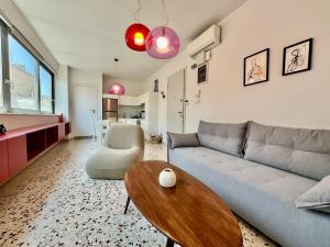 Monastiraki Panorama: Spacious City Living
