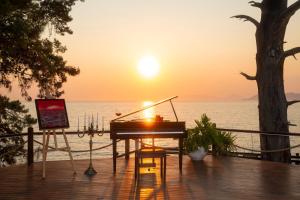 Lov Faralya Adults Only