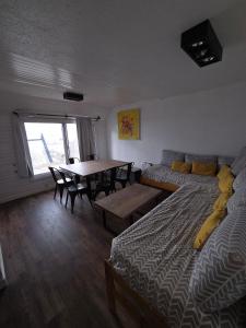 Recién renovado, 2 habitaciones, 2 baños