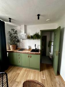 Four Seasons Apartments