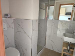 Razor Vista Apartment