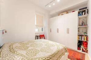 Refined two-bedrooms Roman Residence