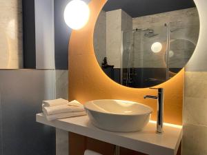 Twin Room with Extra Bed room in Onix Fira
