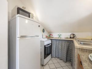 Apartment Cicladi Milos by Interhome