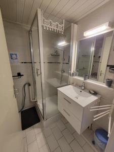 Maison de vacances rénovée avec sejour climatisé, résidence securisee MAS DE LA PLAGE, terrasse Sud, 4 couchages, PORTIRAGNES PLAGE LRMP24