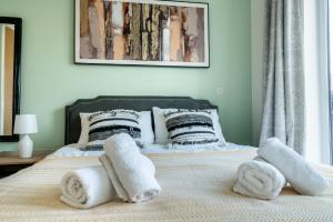 The Embankment Nash Mills Wharf