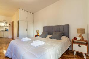 Estudio con dos camas individuales en Recoleta