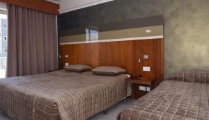 Triple Room room in Topaz Hotel