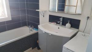 Appartements Appartement 4 personnes 50m2 a 300m de la plage : photos des chambres