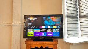 Luxury 5-Bed Home in Nicholson, Close to Sheffield City Centre, BBQ, Parking & Wi-Fi, Sleeps 10