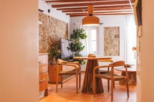 Bravissimo Calderers El Cavall, in the Old Town