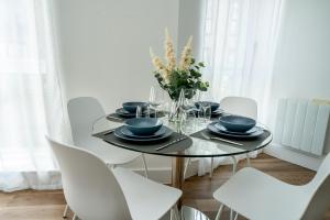 The Embankment Nash Mills Wharf