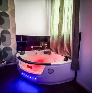 Appartements Jacuzzi prive, terrasse, Roubaix : photos des chambres