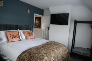 Cosy Home; New Refurbished Home and Double Parking