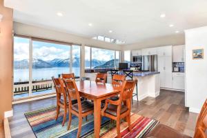 Majestic Summit Retreat: Family Vacation Rental Overlooking Lake Pend Oreille