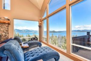 Majestic Summit Retreat: Family Vacation Rental Overlooking Lake Pend Oreille