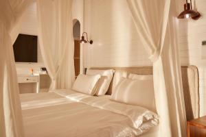 Lov Faralya Adults Only