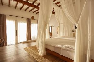 Lov Faralya Adults Only