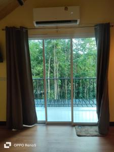 สถานีน้ำหวาน รีสอร์ท น้ำตกอ้ายเขียว