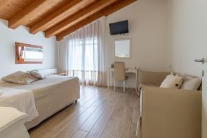 One-Bedroom Deluxe Apartment