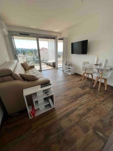 Studio neuf avec terrasse vue mer