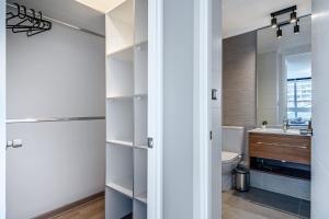 Cozy Apartment with AC Steps from Metro Hospitales