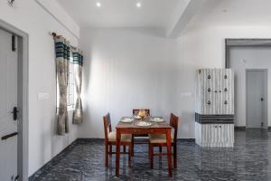 Galaxy 4th Block by Red OliveNr HCG Jayanagar