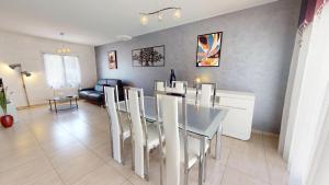 Maisons de vacances Palm Cornue avec piscine privative : photos des chambres