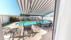 Maisons de vacances Palm Cornue avec piscine privative : photos des chambres