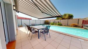 Maisons de vacances Palm Cornue avec piscine privative : photos des chambres