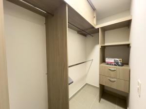 2 cuartos AC y piscina