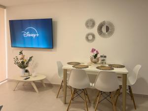 2 cuartos AC y piscina