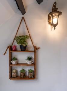 Annam Train Street Unbeatable location Loft Balcony chill Old Quarter