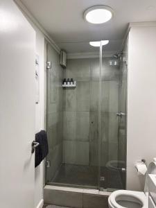 Stylish City Escape with Table Mountain Views