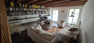 milano via del torchio cinque vie