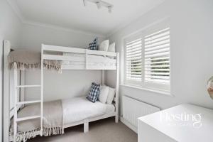 Lavender House - Spacious Henley Home with Parking