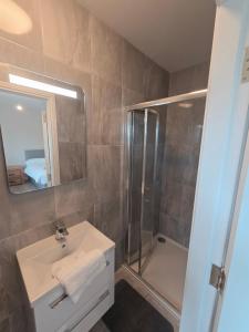 Stylish Spacious 4 Bedroom House