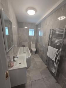 Stylish Spacious 4 Bedroom House