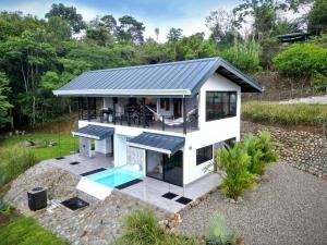 Refugio La Montana, Costa Rica, Retreat and Pool for Six