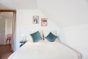 Stylisches Apartment für 2 Personen in historischem Fachwerkhaus 4 Etage mit Blick auf Stadt & Festung