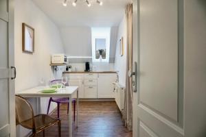 NEU stylisches Apartment für 2 Personen in historischem Fachwerkhaus 4 Etage mit Blick auf Stadt & Festung