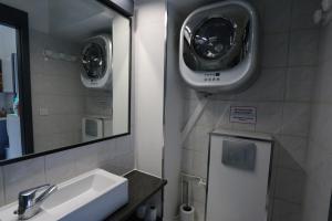 Studio dans palace Beausite en étage proche commodités